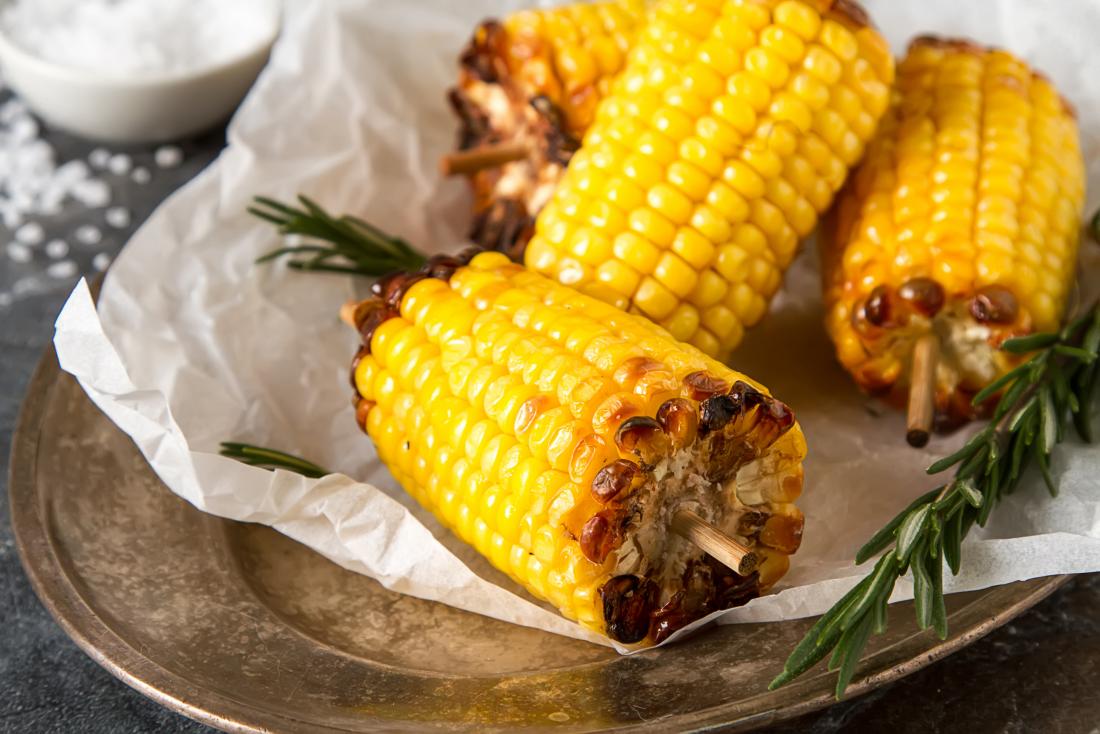 Corn on the cob on plate.